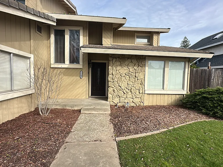 2109 Manitoba Ct — Photo 5