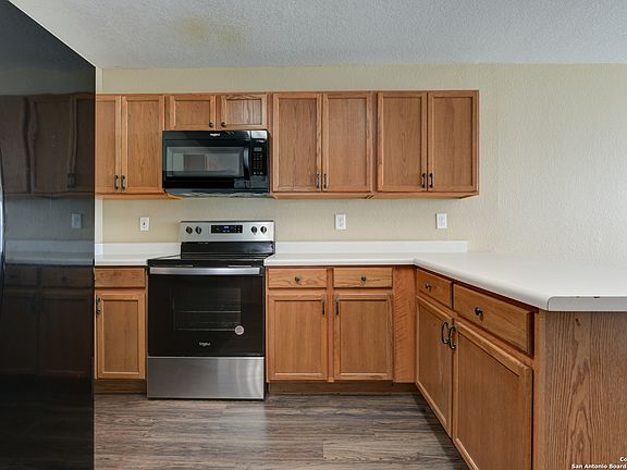 5th image of 7906 Cortland Oak