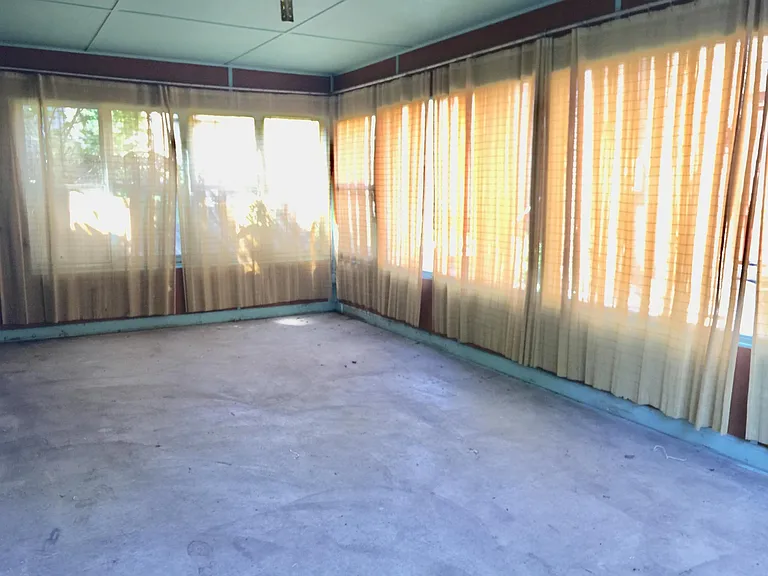 Bright sunroom / three-season porch by the garage