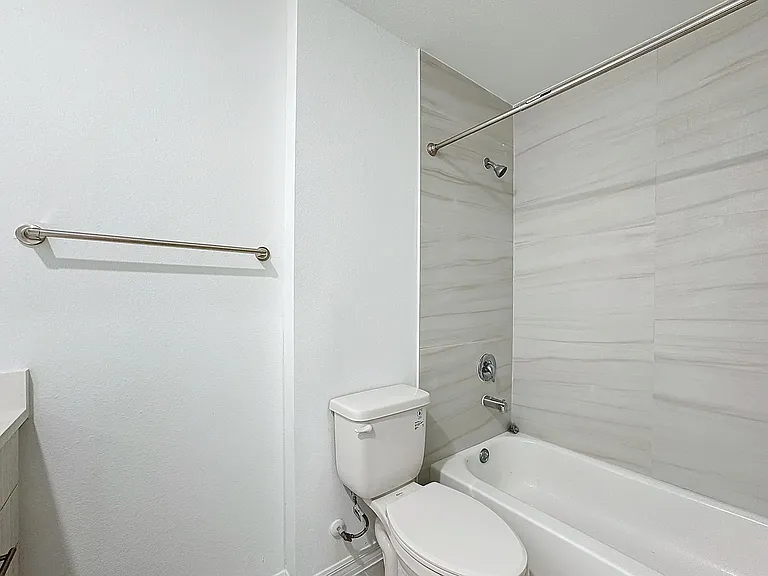 1711 Barton Towne Cir — Photo 44