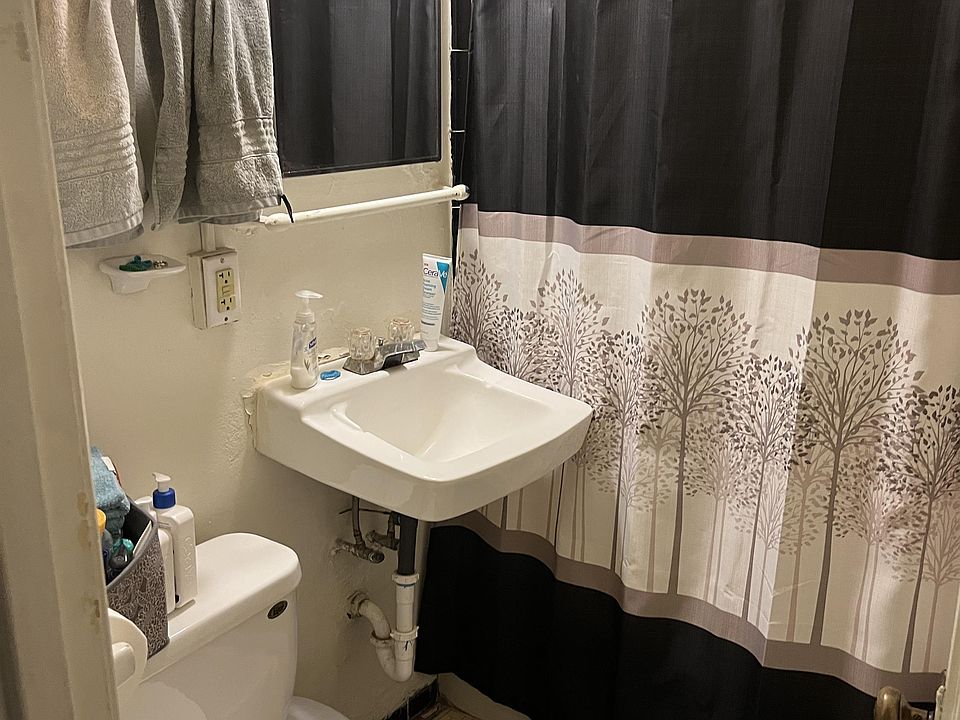 1st image of 635 Howard Pl #10918382
