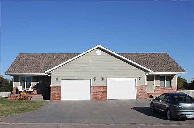 2nd image of 740 S Meadows Dr