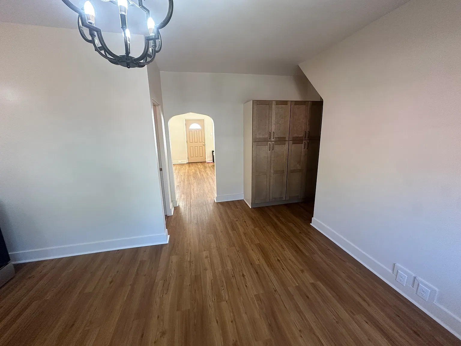3 bed, 2.5 bath, 1900 sqft, $2,000 — Photo 3