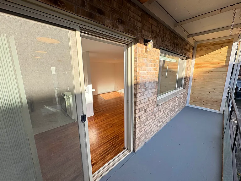 2345 Minor Ave E #14 — Photo 20