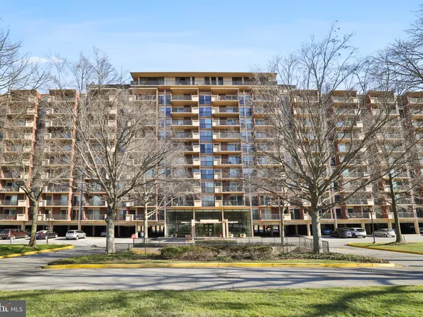 1300 Army Navy Dr APT 415, Arlington, VA 22202