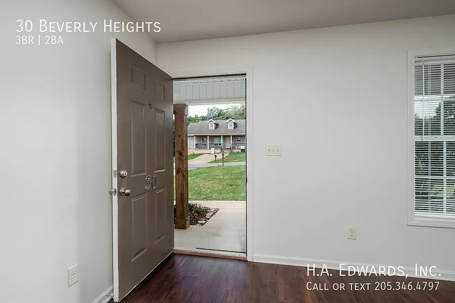 30 Beverly Heights — Photo 3