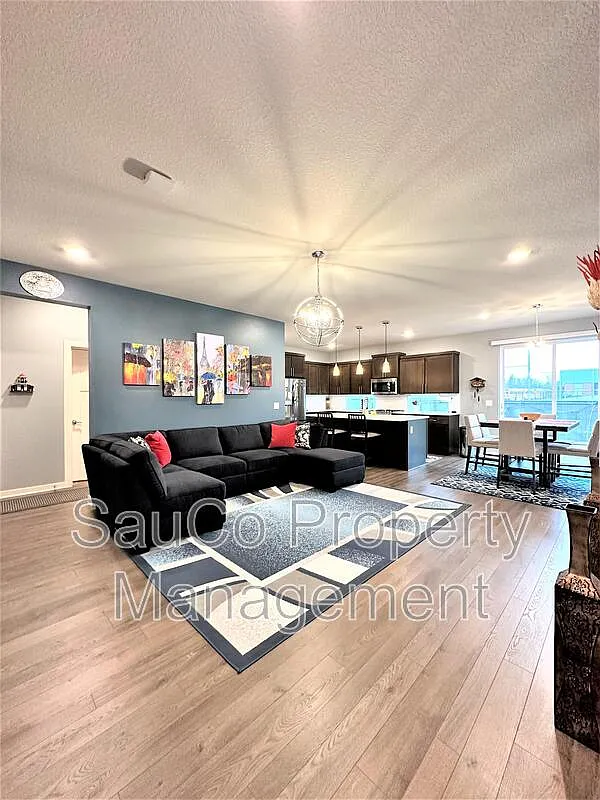 3 bed, 2.5 bath, 2014 sqft, $2,820 — Photo 3