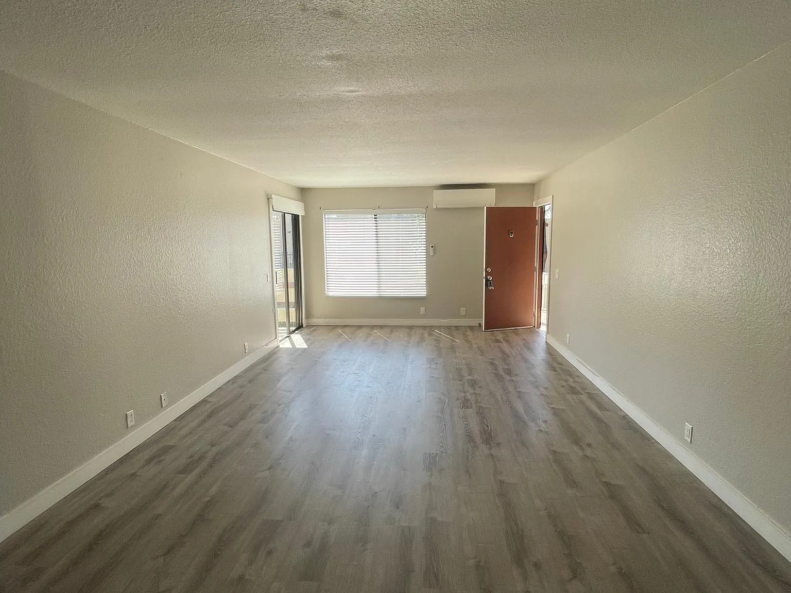 429 Autumn Dr — Photo 2
