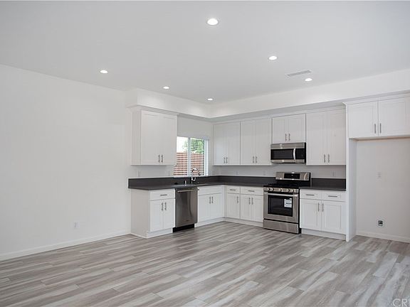 4th image of 22539 Friar St