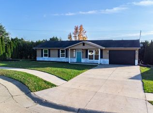 1514 Knoll Crest Dr, Kendallville, IN