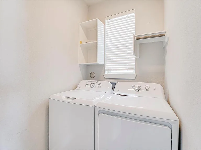 389 N Centro Cir #B — Photo 6