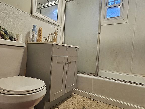 5th image of 77 Fairview Ave