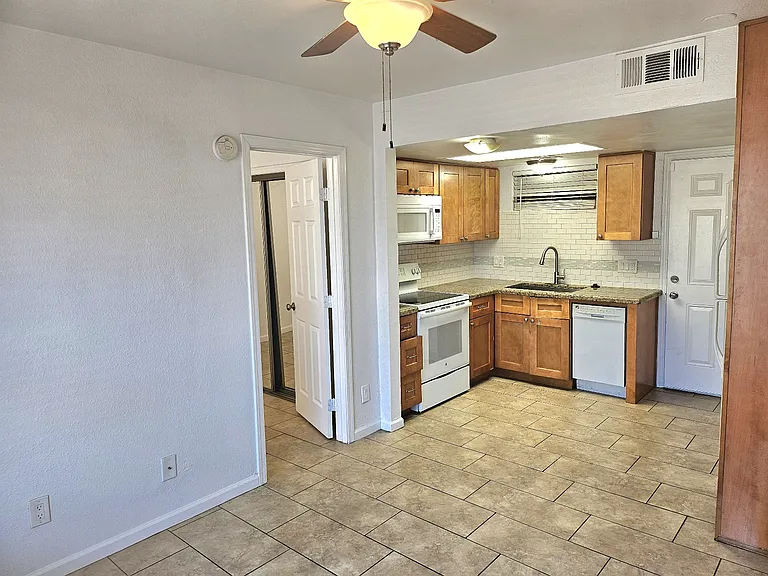 4313 N 19th Ave #206 — Photo 9