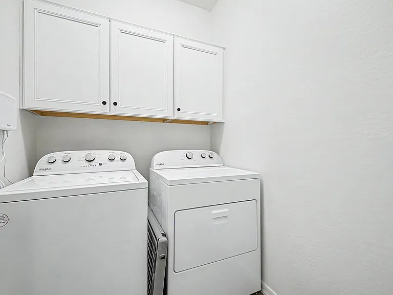 741 E Liberty Ln — Photo 21