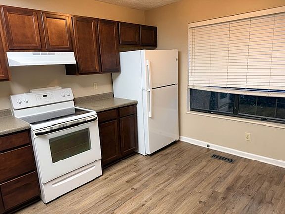 2nd image of 413 Bayberry Ct
