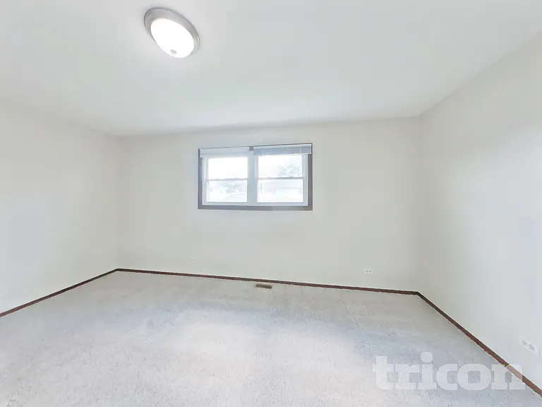 16646 Paxton Ave — Photo 6
