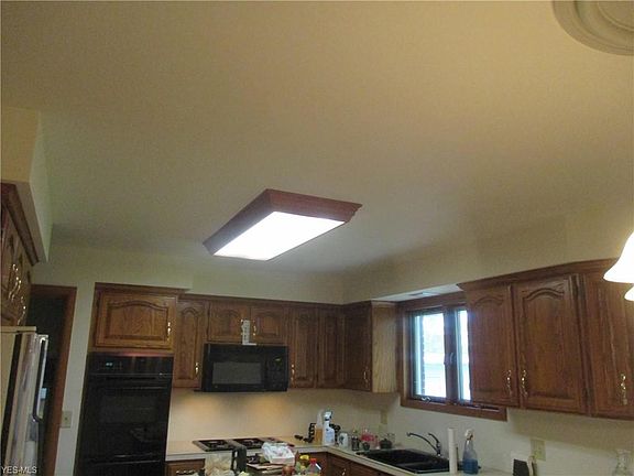 3rd image of 756 Porter Ave