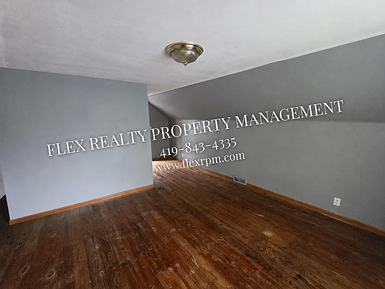 3901 Leybourn Ave — Photo 6