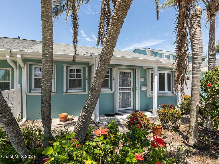 302 Emerald Pl E — Photo 4