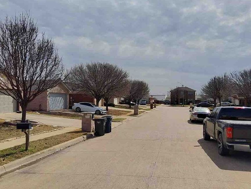 Exterior Neighborhood (street photo)