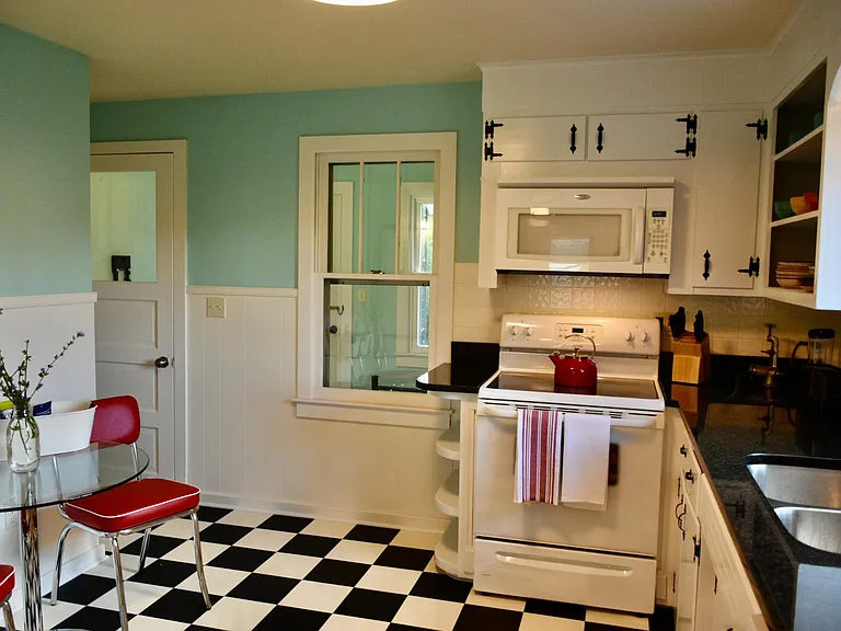 8 Averill St — Photo 3