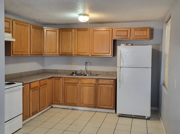 312 8th St #9, Ogden, KS 66517