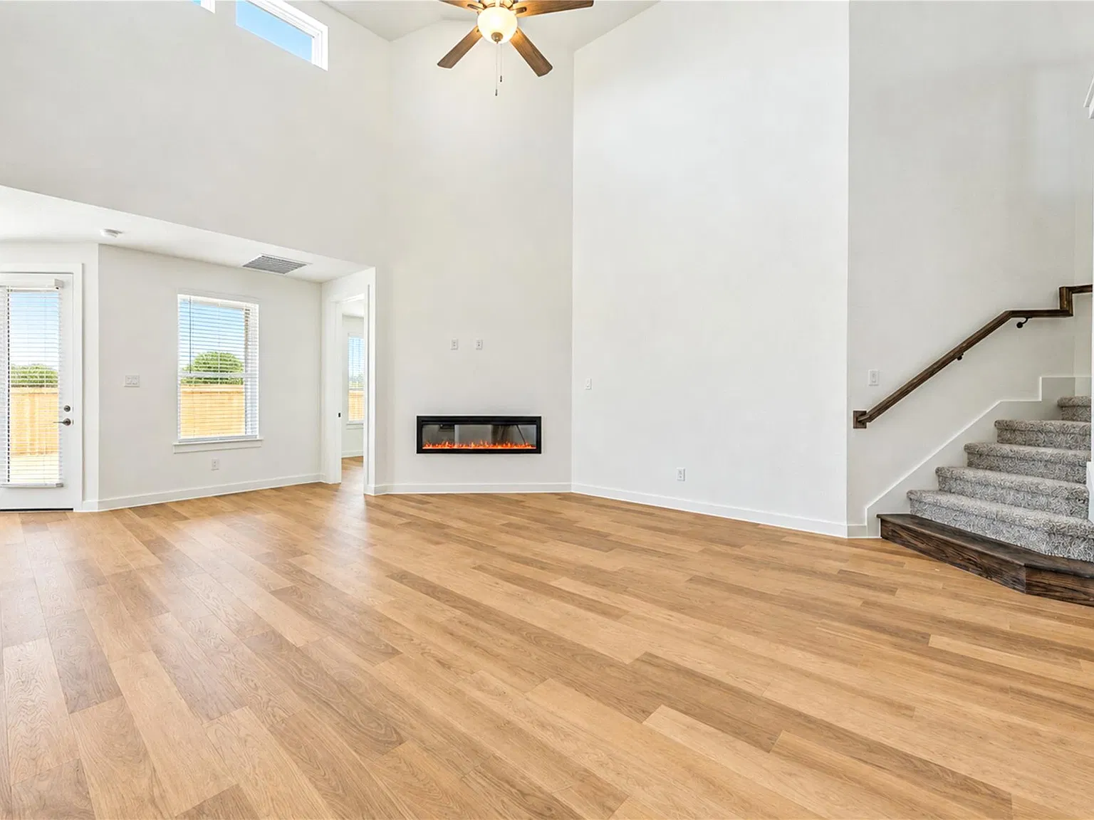4 bed, 3.5 bath, 2951 sqft, $3,850 — Photo 2