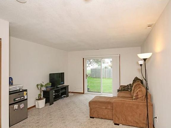 5th image of 842 Woodgate Dr