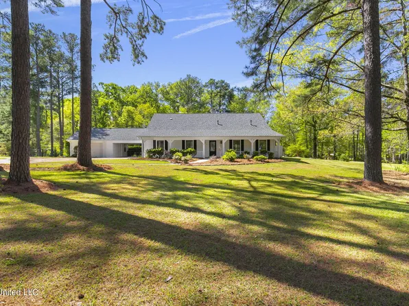 7 Dogwood Ln, Brandon, MS 39047