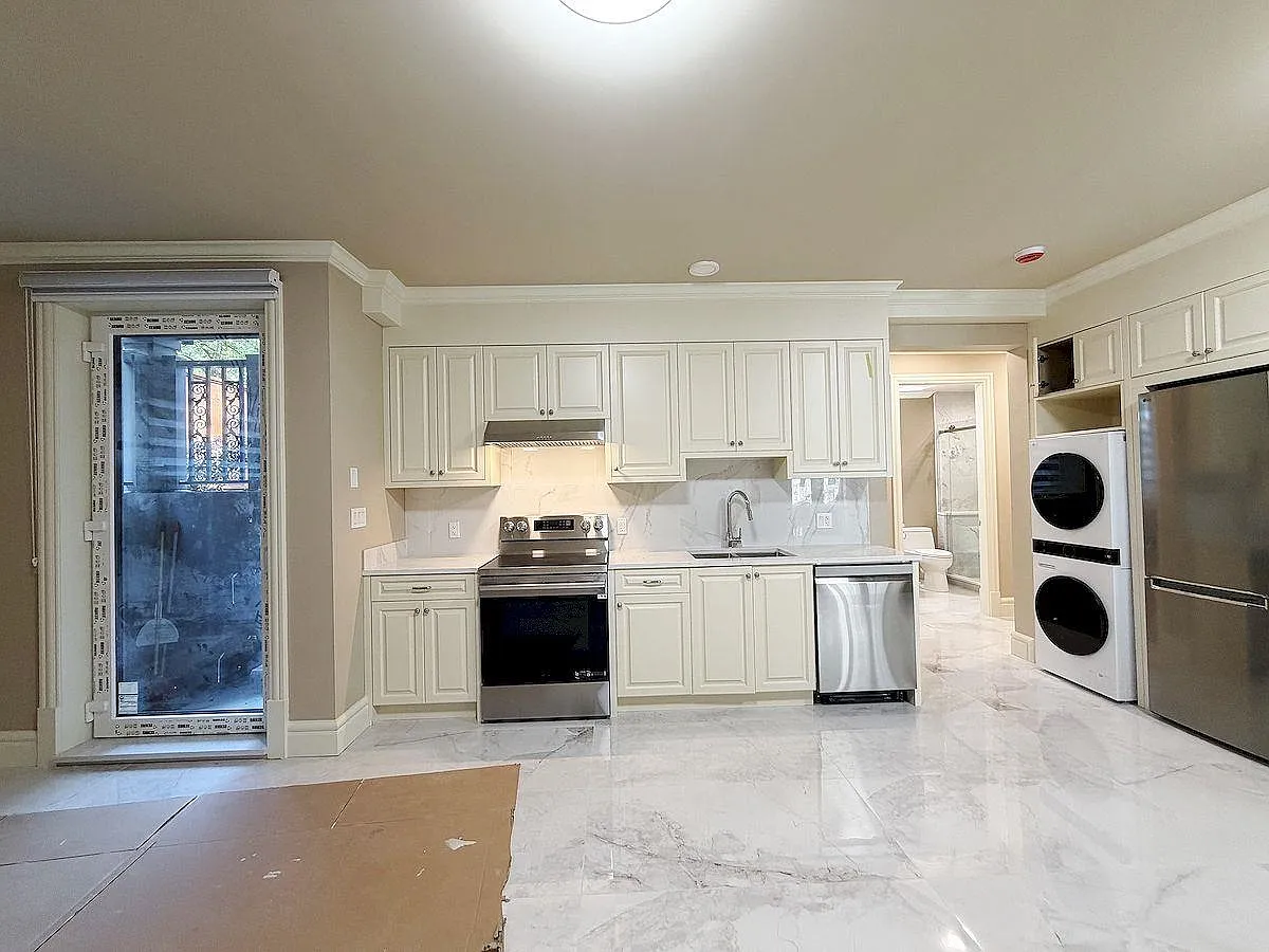 2 bed, 750 sqft, $2,900 — Photo 3