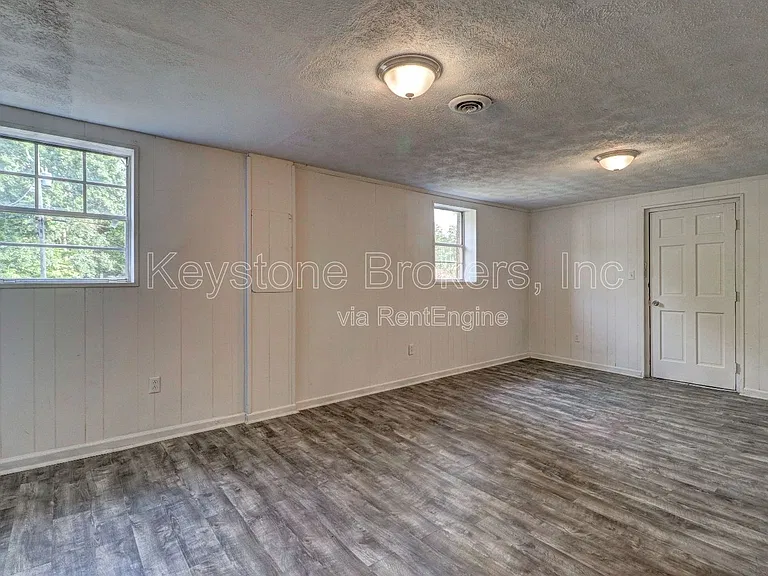 8774 Channing Dr — Photo 15