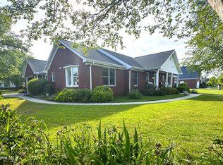 1601 River Bluff Rd, Morehead City, NC 28557