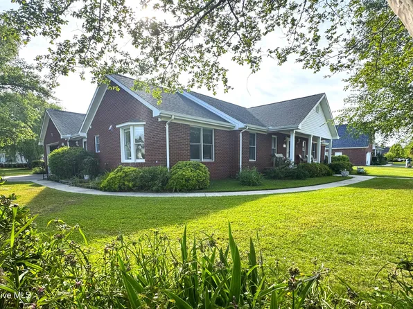 1601 River Bluff Road, Morehead City, NC 28557