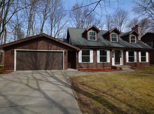 1413 Whitehall St, Midland, MI 48642