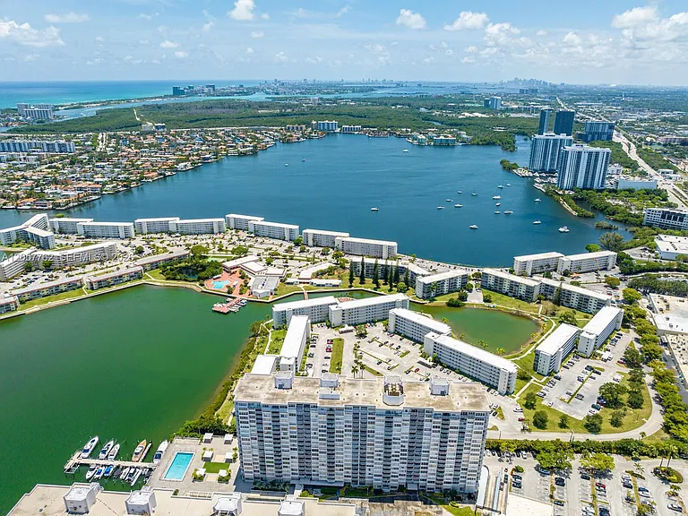 18071 Biscayne Blvd #603 — Photo 44