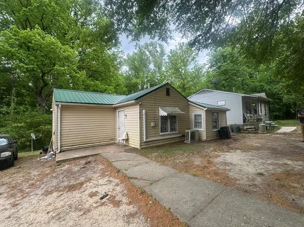 416 Sullivan St #B, Blackstone, VA 23824