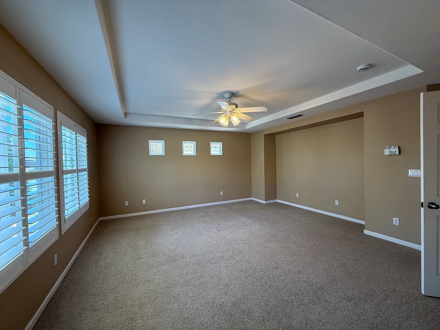 3 bed, 2484 sqft, $3,500 — Photo 2