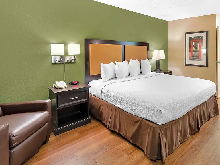 Studio Suite - 1 Queen Bed