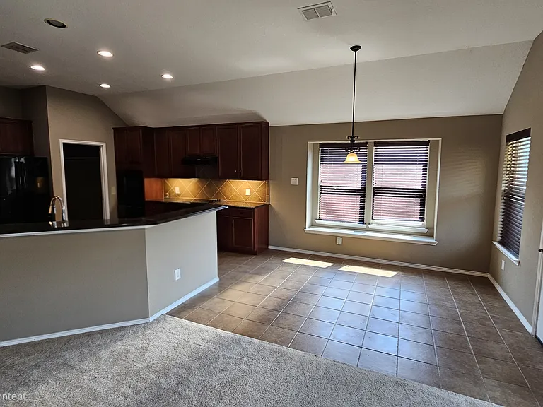 1202 Chestnut Hill Dr — Photo 8