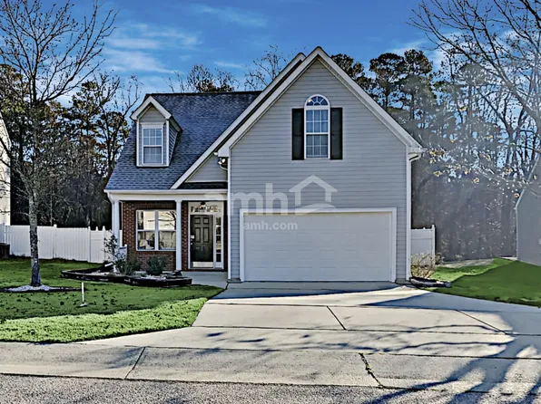 8008 Willowglen Dr, Raleigh, NC 27616