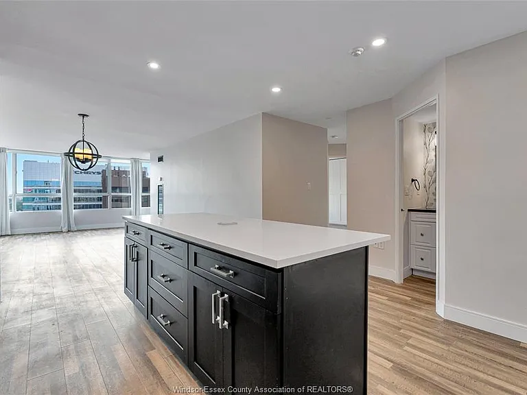 75 Riverside Dr E #1902 — Photo 4