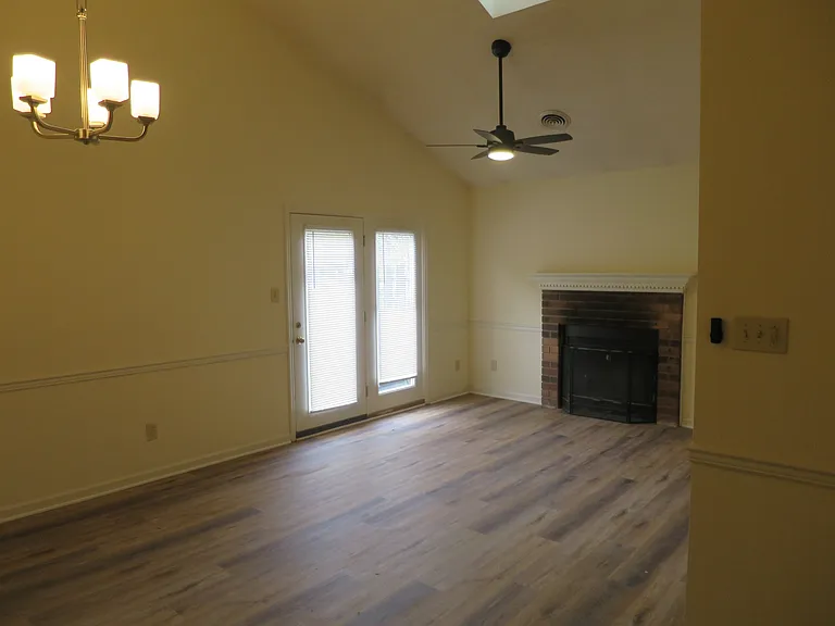 441 Eagle Brook Dr #1 — Photo 3
