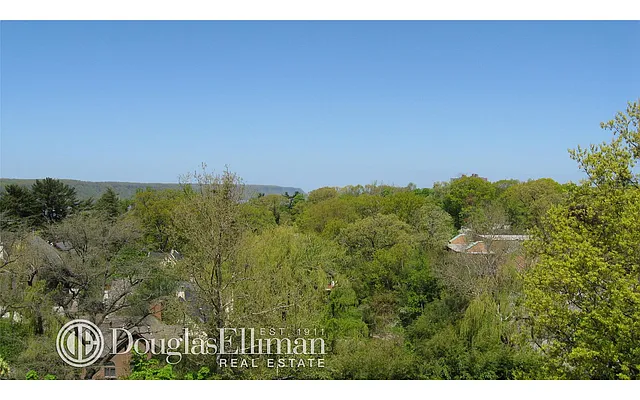 Sold by Douglas Elliman | media 21
