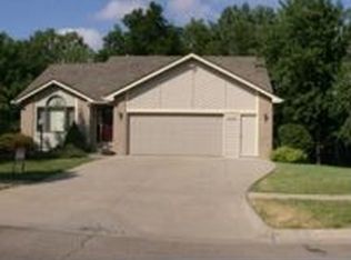 4206 SE Oakwood St, Topeka, KS 66609