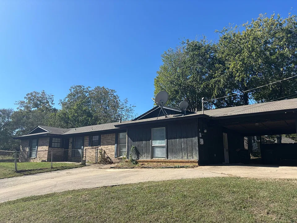 701 N Scullin Ave