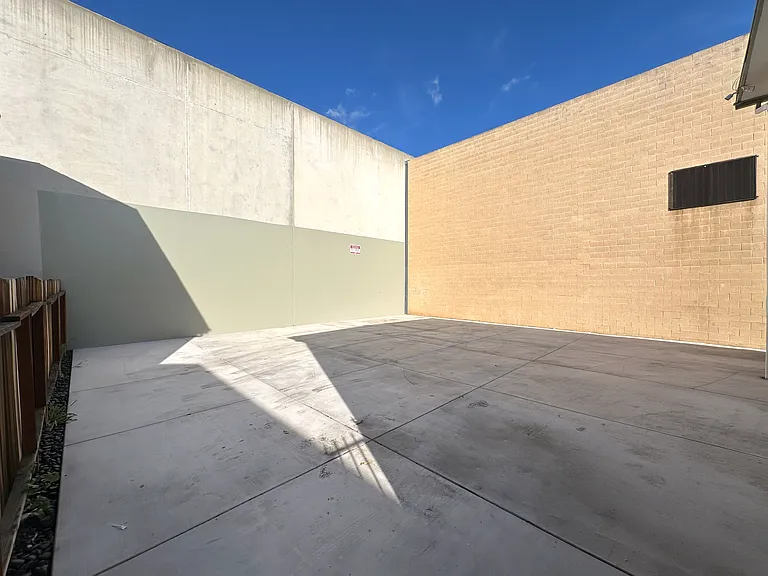 637 E 23rd St #4 — Photo 21