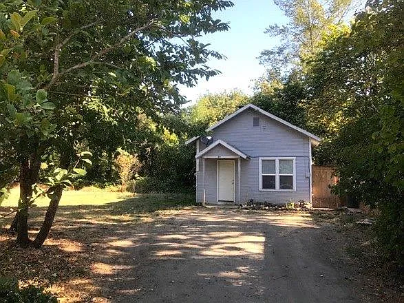 211 Gilbert Ave photo 1