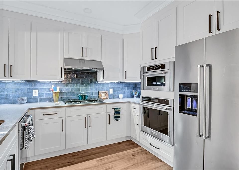 1st image of 3275 Lenox Rd NE APT 105
