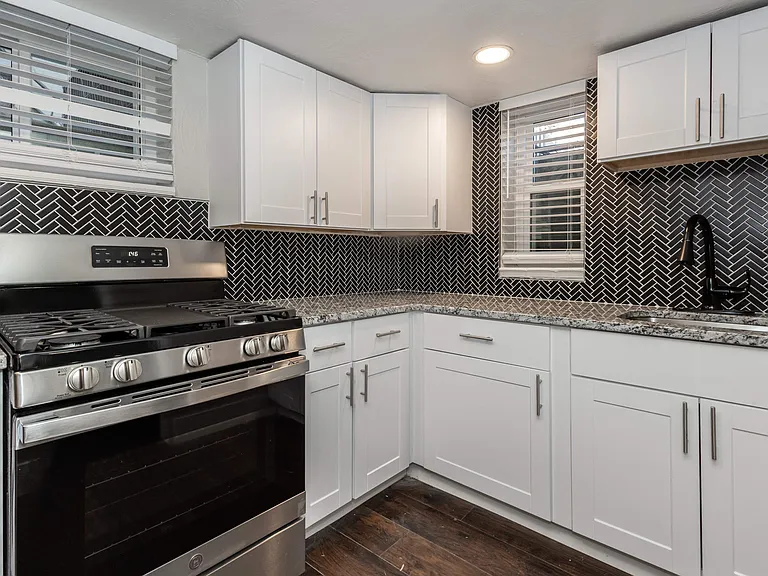 1030 N Washington St — Photo 23