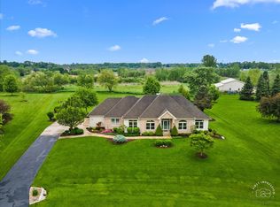 41W135 Stoneridge Ln, Elgin, IL 60124